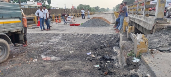 अररिया फोटो:सीताधार पुल पर कम होते