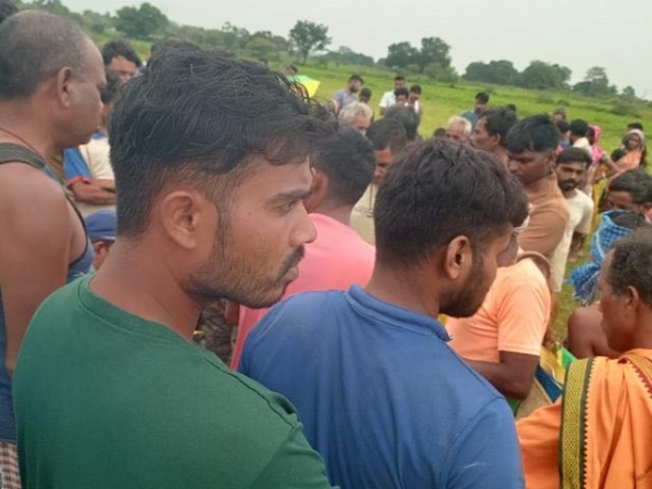 गाय-बैल चरा रहे किसान की वज्रपात से मौत, सीओ ने दी सहायता राशि