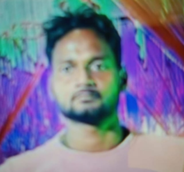 घर के ऊपर से निकली हाईटेंशन लाइन के करंट से युवक की मौत