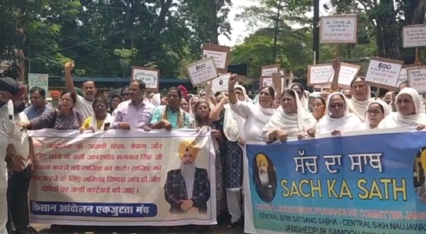 सिख समाज द्वारा प्रदर्शन