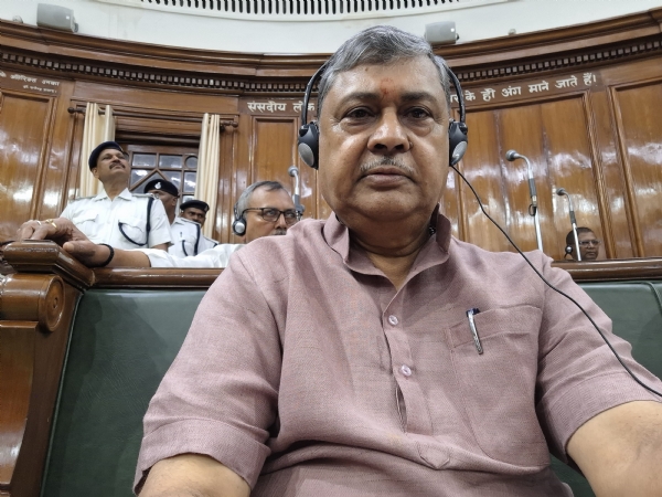 सदन में विधायक खेमका