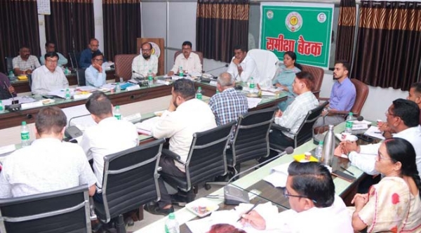 कलेक्टर ने ग्रामीण अर्थव्यवस्था को मजबूत करने दिए निर्देश