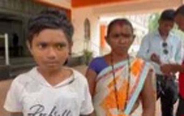 मां ने कलेक्टर से लगाई गुहार