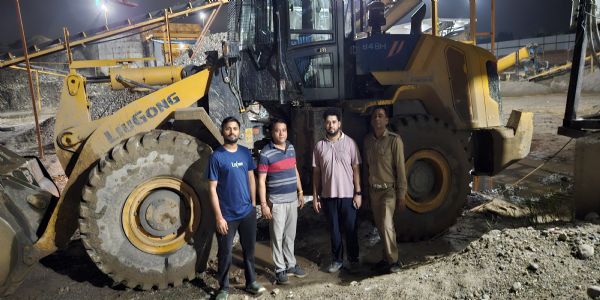 सीज के बाद भी चलता मिला स्टोन क्रेशर, केस दर्ज