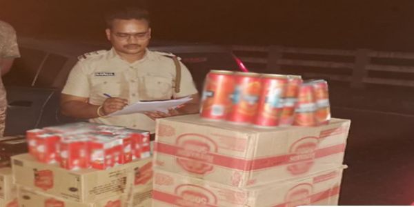बिहार में तस्करी से पहले लाखों की शराब जब्त