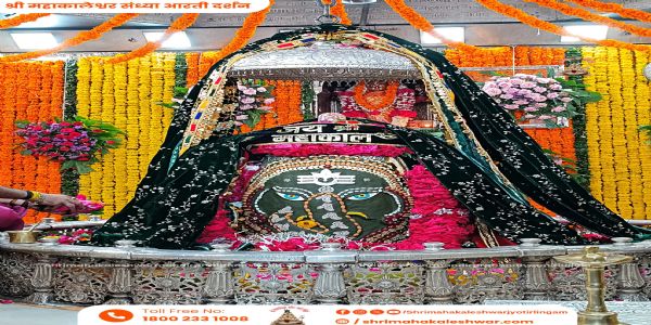 श्रावण शिवरात्रि पर दर्शन करने एक लाख से अधिक श्रद्धालु