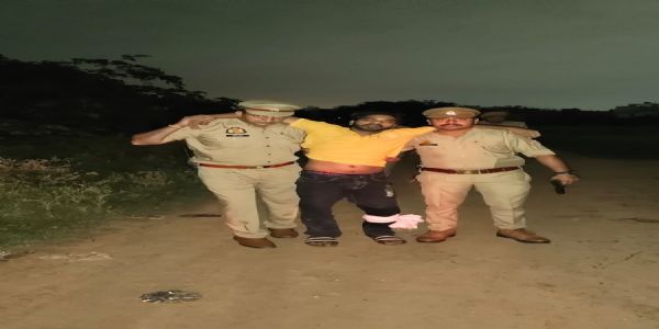 पुलिस व बदमाश के बीच चली गोलियां, बदमाश हुआ लंगड़ा