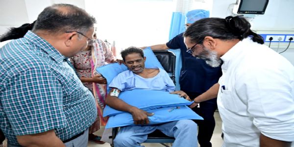 मुख्यमंत्री ने अस्पताल पहुंचकर पूर्व अंतर्राष्ट्रीय हॉकी खिलाड़ी विमल लकड़ा का जाना हाल