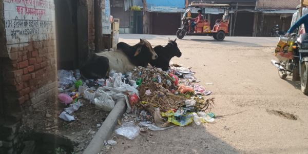 सफाई पर हर माह 20 लाख रुपये खर्च,फिर भी जगह जगह लगे कूड़े के ढेर