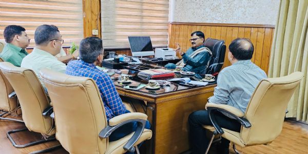 जल शक्ति मंत्री ने जम्मू में जल आपूर्ति प्रबंधन और बुनियादी ढाँचा विकास की समीक्षा की, जल पुनर्भरण रणनीति पर चर्चा की