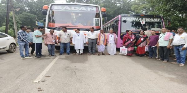श्रीरामलला के दर्शन को अयोध्या रवाना हुए तीर्थयात्री, जनपद अध्यक्ष लीनव राठिया ने दी मंगलकामनाएं