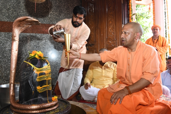 सावन शिवरात्रि को मानसरोवर मंदिर में हवन के साथ पूर्ण हुआ रुद्राभिषेक का अनुष्ठान*