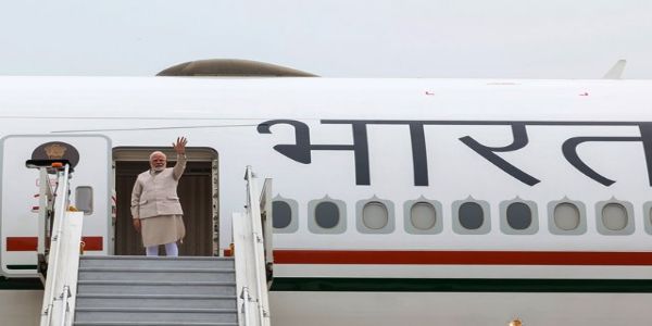 प्रधानमंत्री नरेन्द्र मोदी बुधवार को यूके रवाना होते हुए