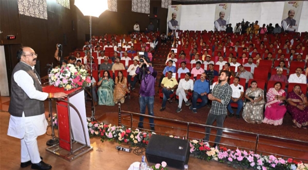 उप मुख्यमंत्री साव  सभा काे संबाेधित करते