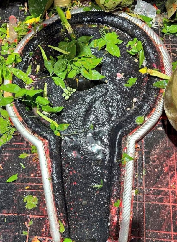 बाबा मंदिर का शिवलिंग