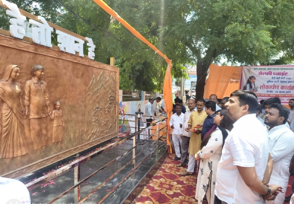 उपस्थित अन्य लोग