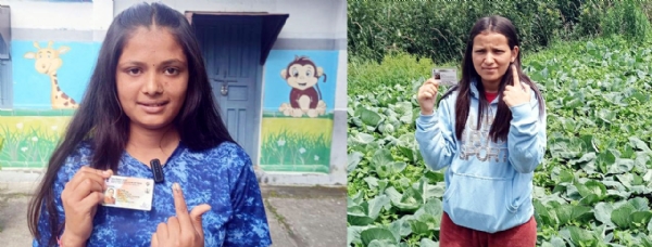 पहली बार मतदान करने से उत्साहित किशोरियां।