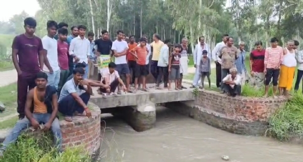 मौके पर जमा ग्रामीण