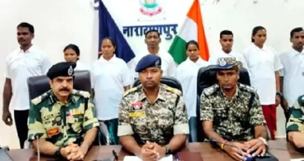 67 नक्सलियों ने किया आत्मसमर्पण