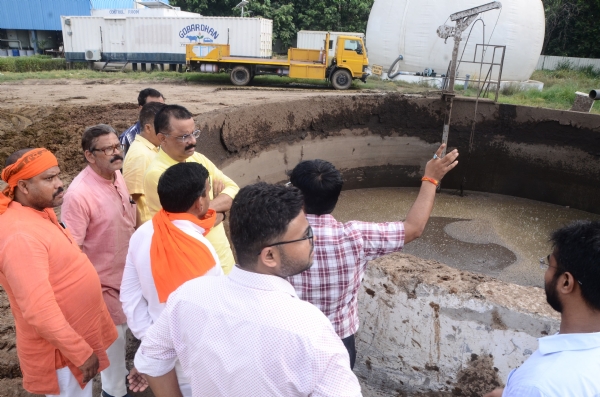 गौशाला में  महापौर व नगर आयुक्त