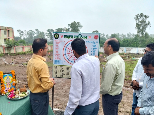 अशोकनगर: पहली ऐसी वाटिका जो नक्षत्र, ग्रह एवं राशि आधारित पौधों से हुई तैयार