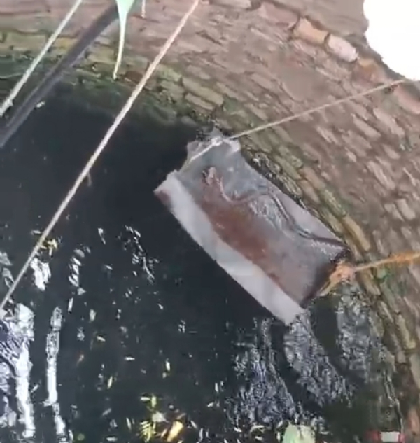 कूंए से रेक्सू करती पीआरडी टीम