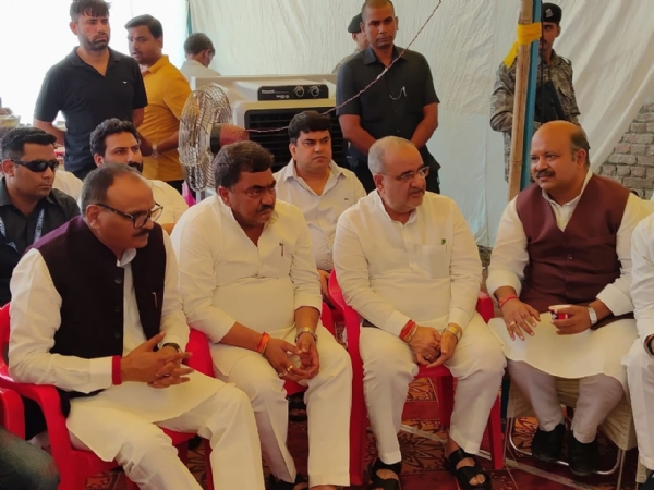 शोकाकुल परिवार के साथ भाजपा अध्यक्ष व उपमुख्यमंत्री