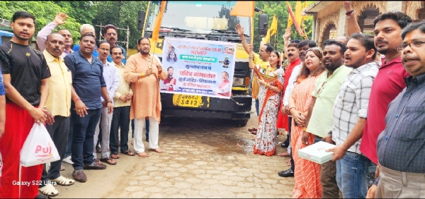 सुल्तानगंज से जल लाने के लिए टैंकर रवाना करती विधायक पूर्णिमा साहू