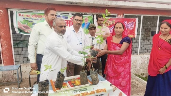 खरगोनः हरियाली अमावस्या पर किया पौधारोपण