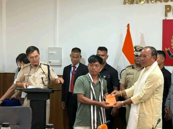 यूनाइटेड तानी आर्मी के दो युवकों ने आत्मसमर्पण किया