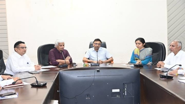 राजस्व अधिकारियों की बैठक