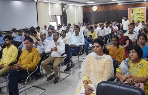 सोनीपत:  बैठक में उपस्थित अधिकारी