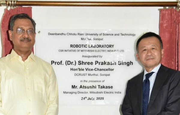 सोनीपत: मित्सुबिशी  इलेक्ट्रिक इंडिया द्वारा बनाई रोबोटिक लैब का उद्घाटन करते कुलगुरु प्रो. सिंह