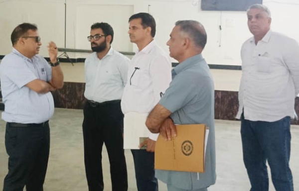 उपायुक्त सुशील सारवान निर्देश देते हुए,