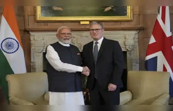 प्रधानमंत्री नरेन्द्र मोदी और ब्रिटेन के प्रधानमंत्री कीर स्टार्मर
