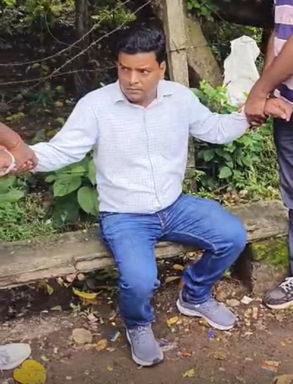 गिरफ्तार आरोपी पंचायत सचिव