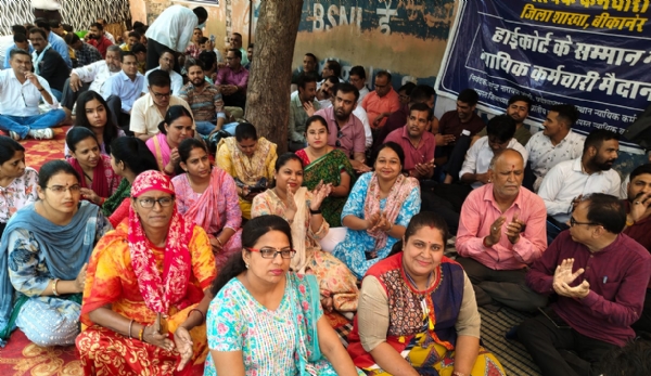 न्यायिक कर्मचारियों में बढ़ता आक्रोश, धरना सातवें दिन भी जारी