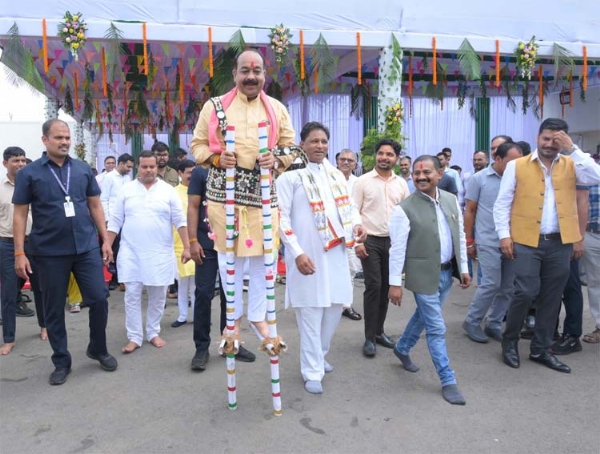 उप मुख्यमंत्री अरुण साव के नवा रायपुर स्थित निवास पर हरेली की धूम
