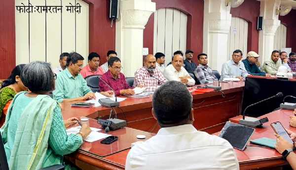 अतिक्रमण के चलते रोड़ पर , भारतमाला रोड़ के दोनों ओर ढाबे पर खड़े ट्रकों का अब होगा ऑनलाइन चालान