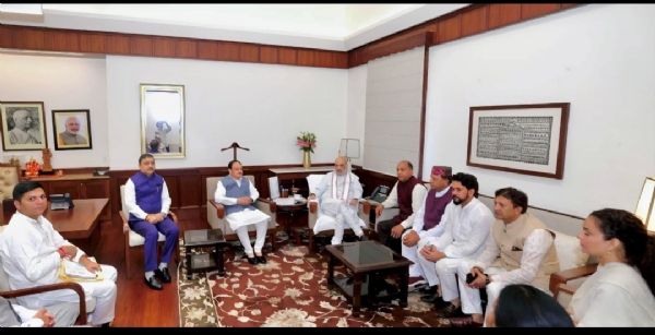 जे पी नड्डा के नेतृत्व में हिमाचल प्रदेश की सहायता के लिए सांसदों और विधायकों के प्रतिनिधिमंडल ने केंद्रीय गृह मंत्री के साथ मुलाकात करते हुए