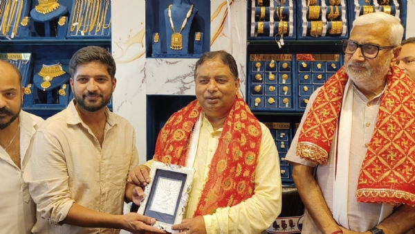 सत शर्मा और शाम लाल ने बरनई में श्री ज्वैलर्स शोरूम का किया उद्घाटन