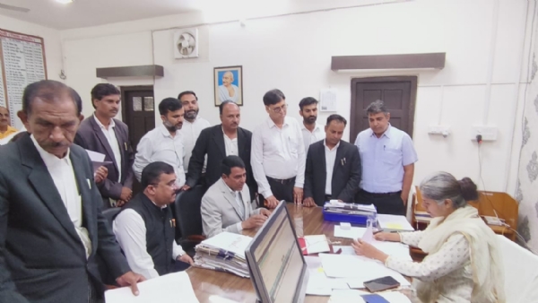 अजमेर में जबरन धर्म परिवर्तन के विरोध में वकीलों ने मुख्यमंत्री के नाम सौंपा ज्ञापन