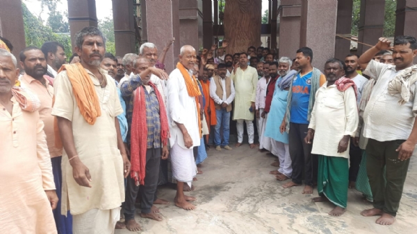 श्रद्धांजलि सभा में समिति के सदस्‍यों की तस्‍वीर