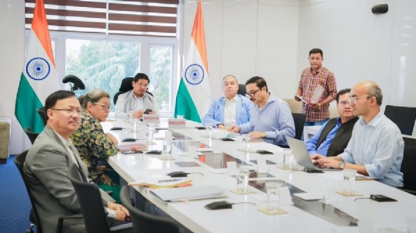 शिलांग में आयोजित उच्च स्तरीय बैठक में हिस्सा लेते मुख्यमंत्री कॉनराड संगमा