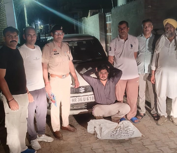 पकड़ा गया गांजा तस्कर।