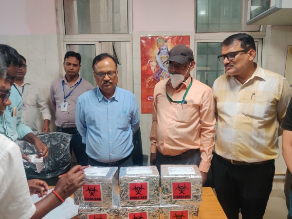कार्यक्रम का उदघाटन करते सिविल सर्जन सहित अन्‍य