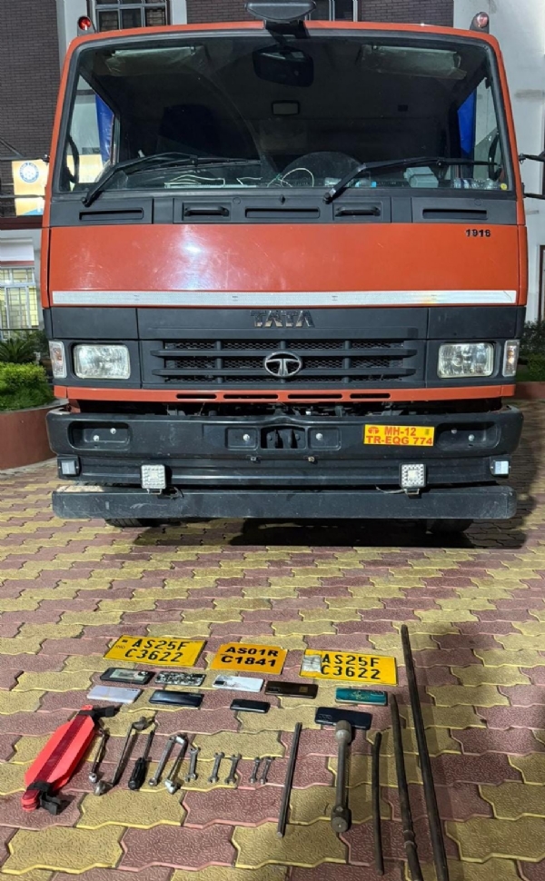नौ डकैत गिरफ्तार