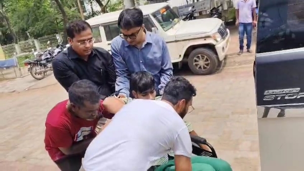 अस्पताल लेकर पहुंचे डीसी