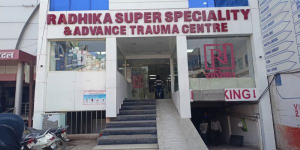 मिनी बाईपास के राधिका अस्पताल में बुजुर्ग की मौत का मामला तूल पकड़ा, मुकदमा दर्ज