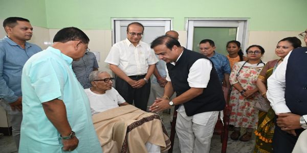 डॉ. नगेन सैकिया का हालचाल जानने एएमसीएच पहुंचे मुख्यमंत्री